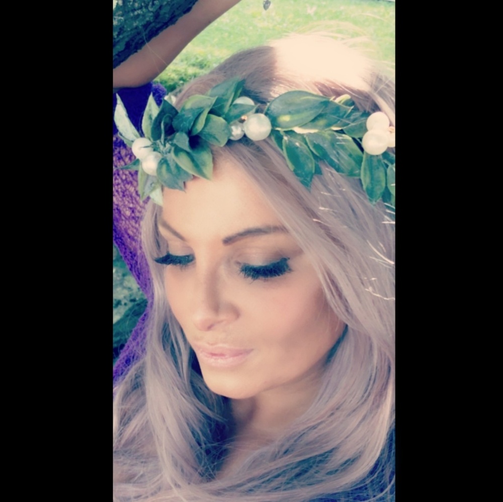 Pearl and leaf head crown